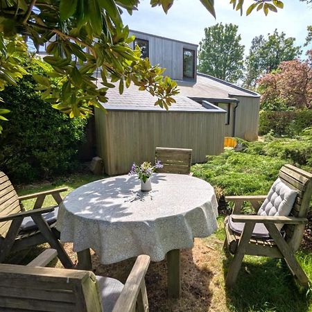 Unique & Rural Child Friendly Annexe With Large Gardens, Games & Tennis Court - Chichester Holiday Properties Exteriör bild