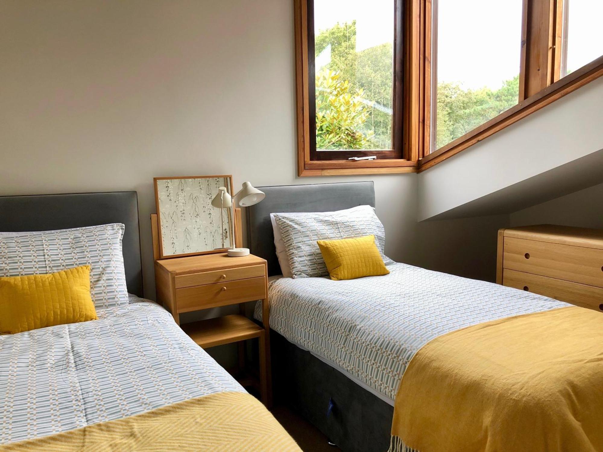 Unique & Rural Child Friendly Annexe With Large Gardens, Games & Tennis Court - Chichester Holiday Properties Exteriör bild