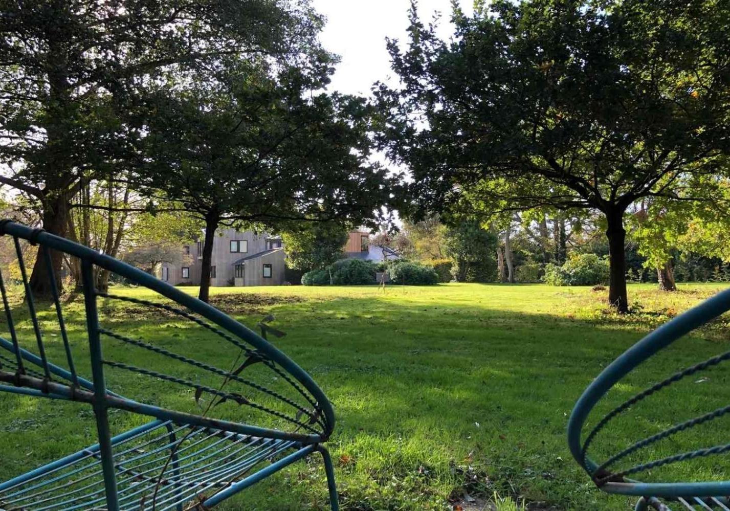 Unique & Rural Child Friendly Annexe With Large Gardens, Games & Tennis Court - Chichester Holiday Properties Exteriör bild