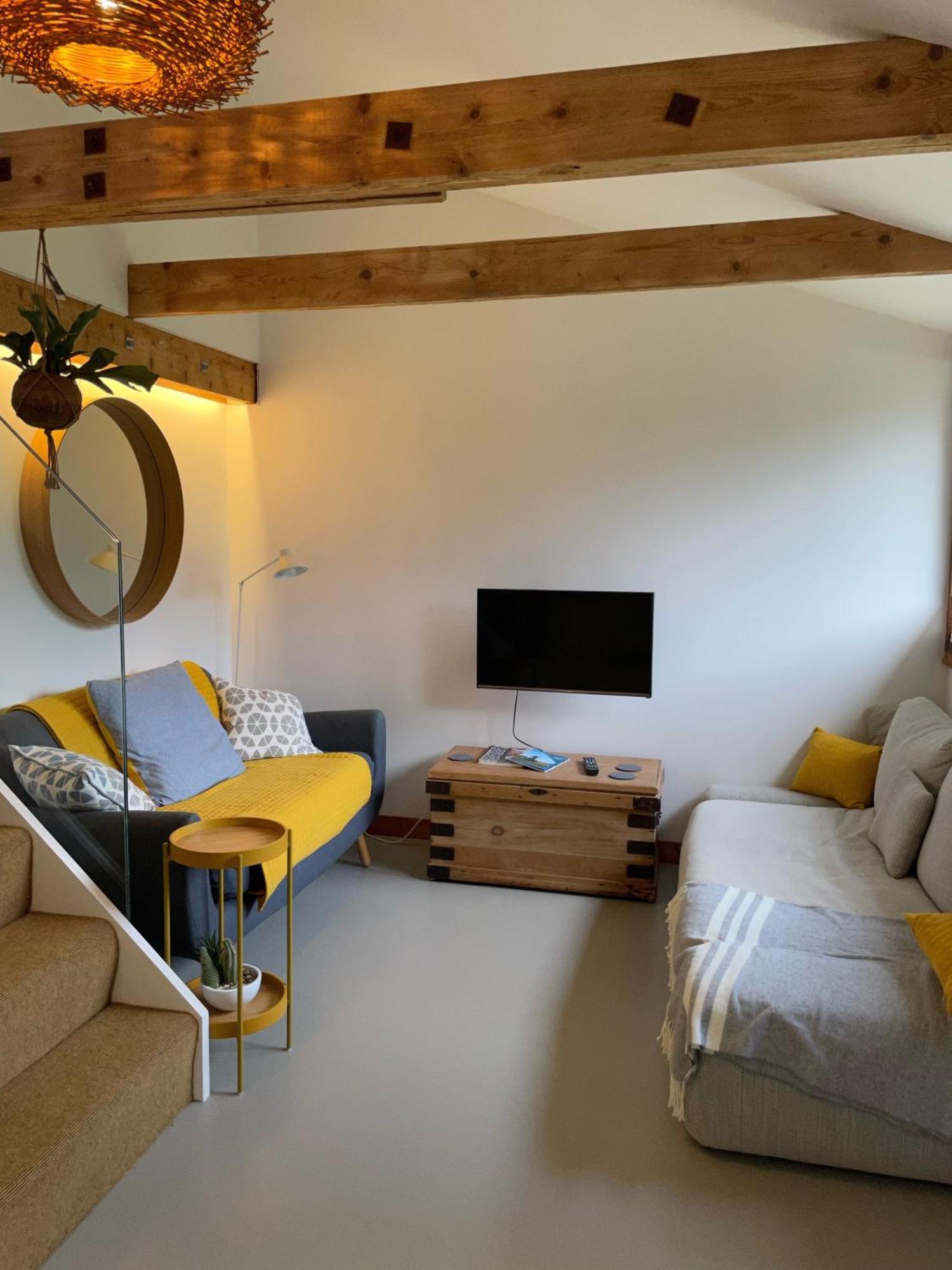 Unique & Rural Child Friendly Annexe With Large Gardens, Games & Tennis Court - Chichester Holiday Properties Exteriör bild