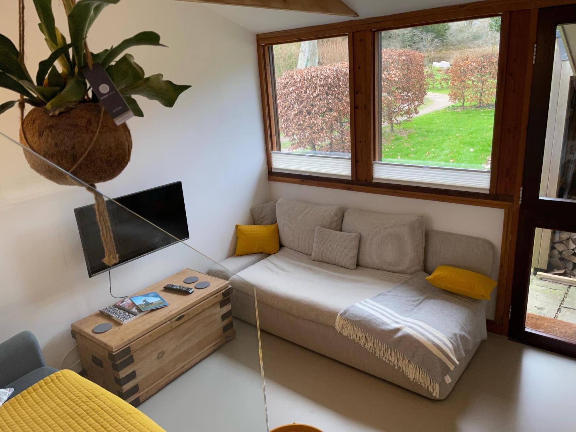 Unique & Rural Child Friendly Annexe With Large Gardens, Games & Tennis Court - Chichester Holiday Properties Exteriör bild