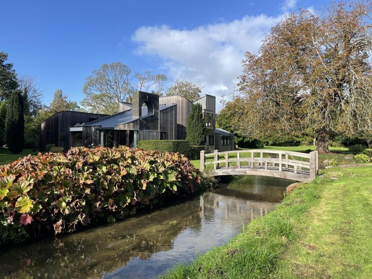 Unique & Rural Child Friendly Annexe With Large Gardens, Games & Tennis Court - Chichester Holiday Properties Exteriör bild