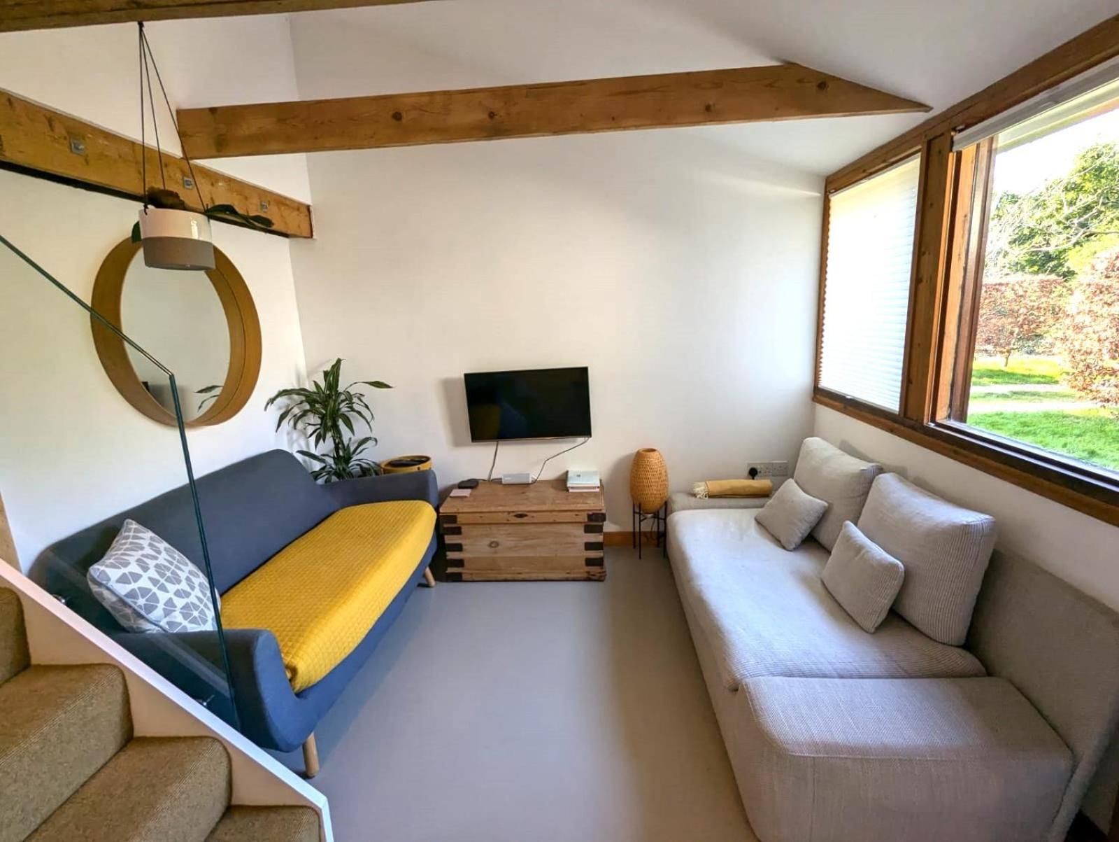 Unique & Rural Child Friendly Annexe With Large Gardens, Games & Tennis Court - Chichester Holiday Properties Exteriör bild