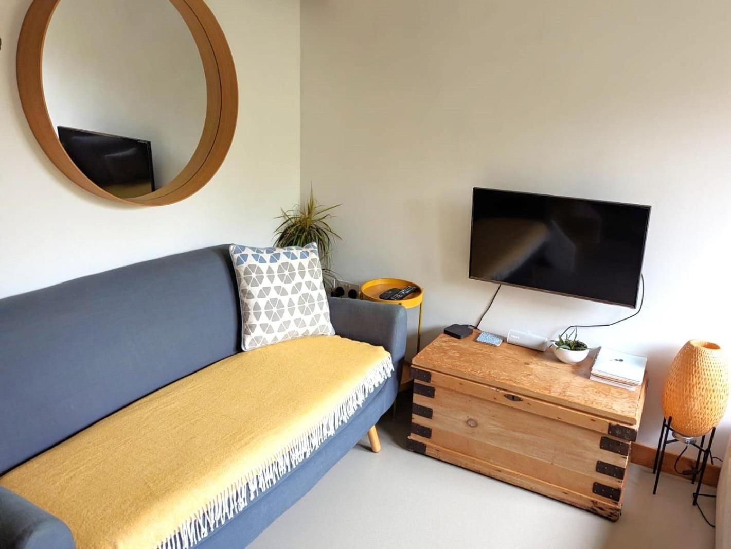 Unique & Rural Child Friendly Annexe With Large Gardens, Games & Tennis Court - Chichester Holiday Properties Exteriör bild