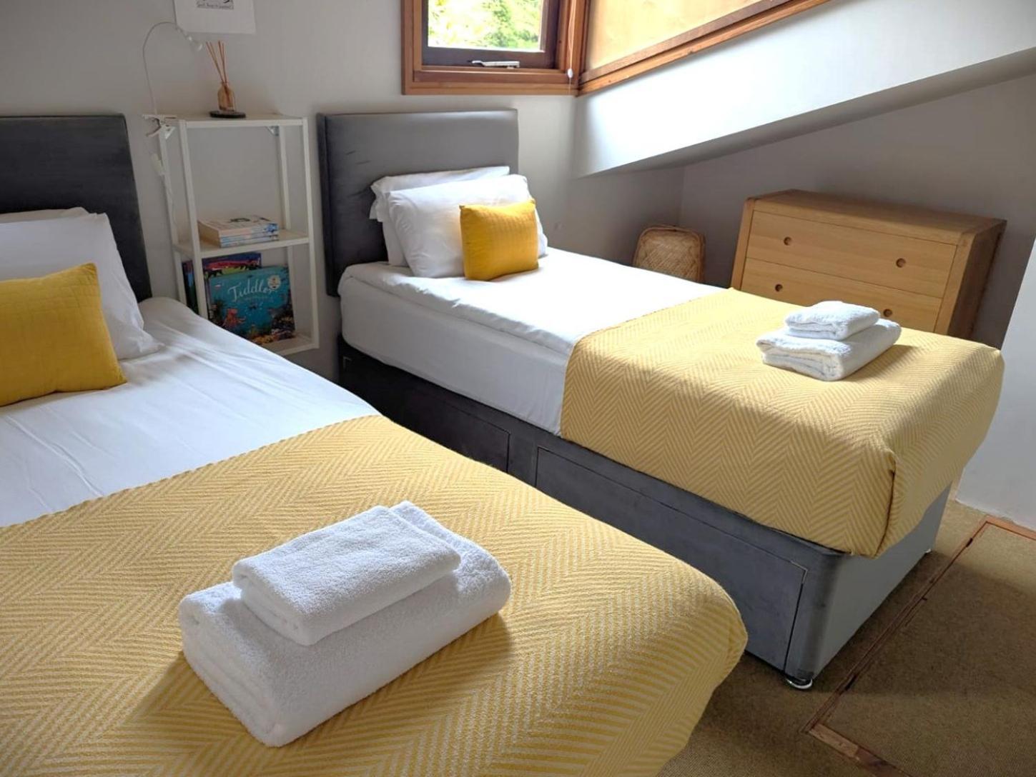 Unique & Rural Child Friendly Annexe With Large Gardens, Games & Tennis Court - Chichester Holiday Properties Exteriör bild