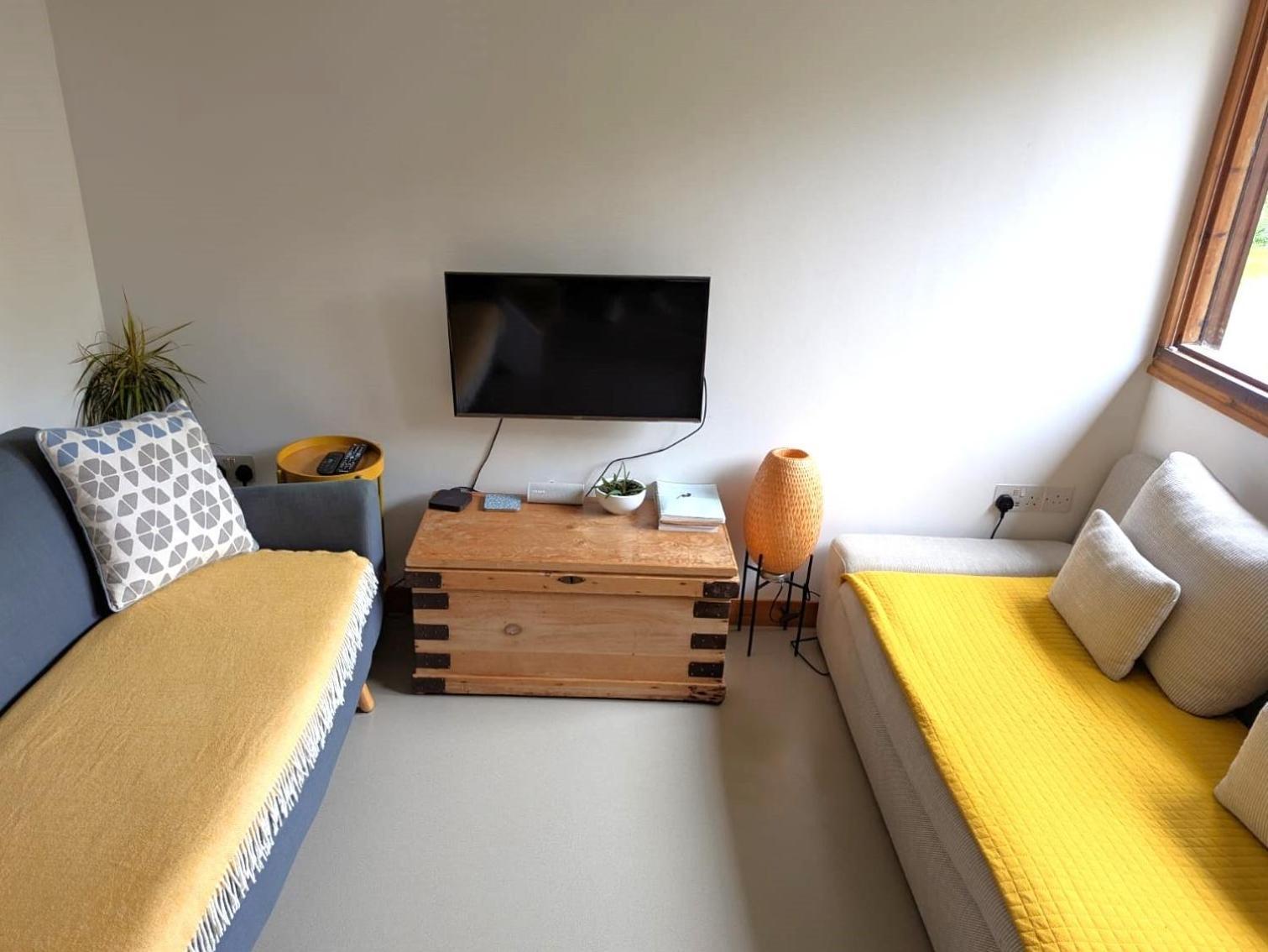 Unique & Rural Child Friendly Annexe With Large Gardens, Games & Tennis Court - Chichester Holiday Properties Exteriör bild