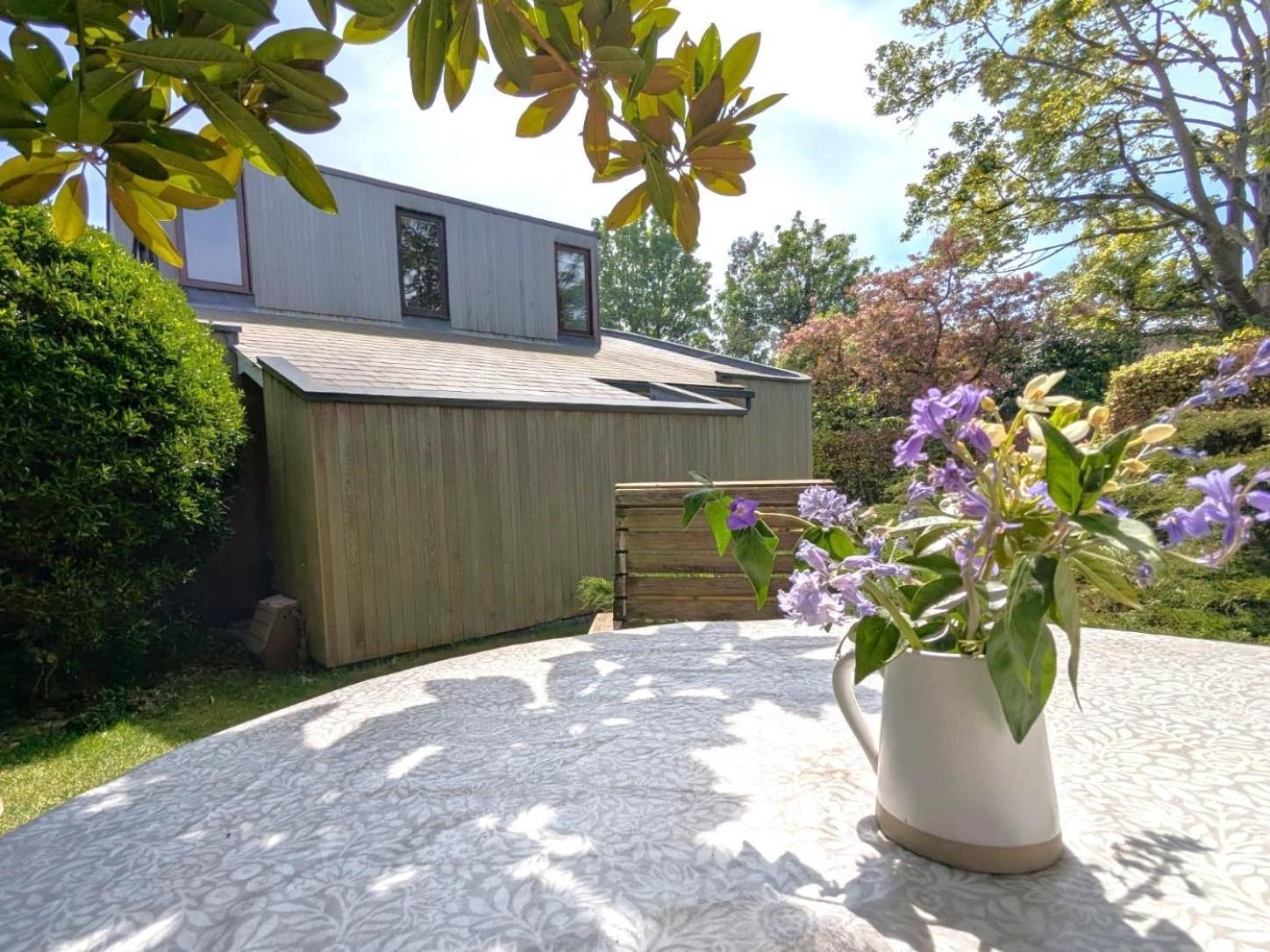 Unique & Rural Child Friendly Annexe With Large Gardens, Games & Tennis Court - Chichester Holiday Properties Exteriör bild
